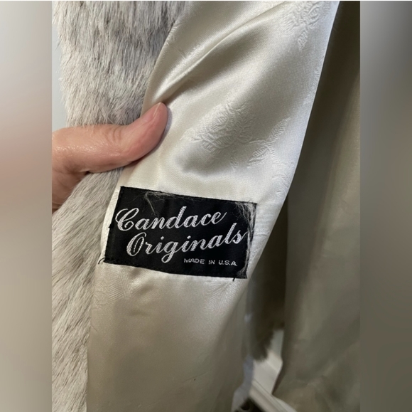 Luxurious Vintage Faux Fur Coat - Picture 5 of 10